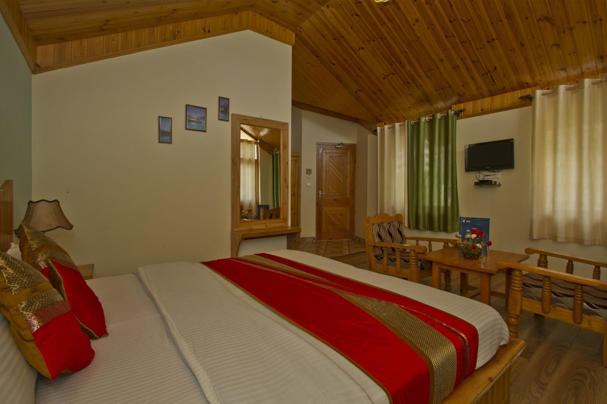 Hotel Mountain Face Manāli Екстериор снимка