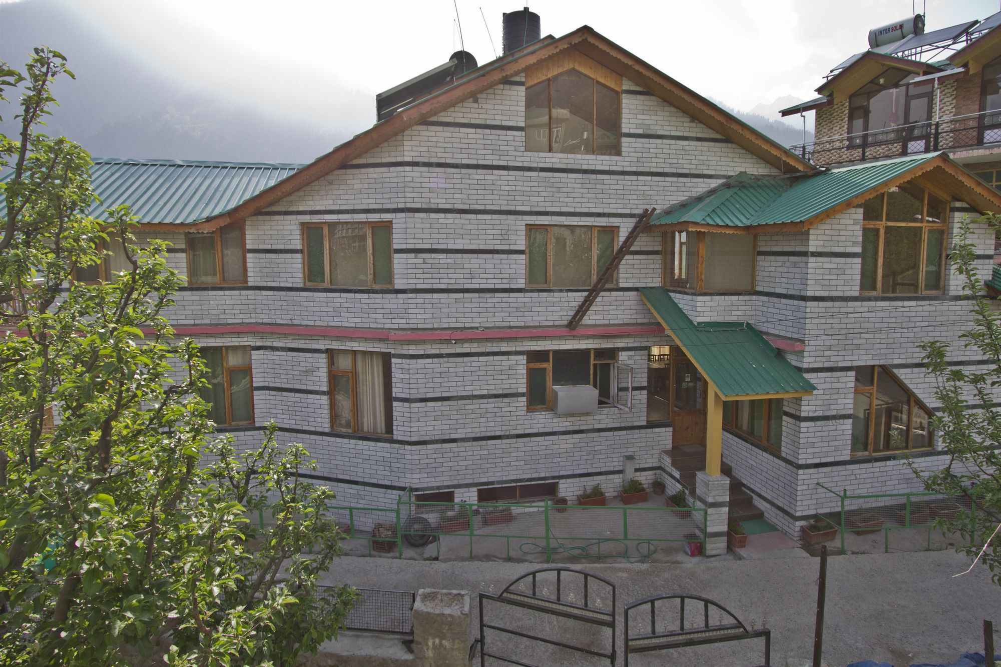 Hotel Mountain Face Manāli Екстериор снимка